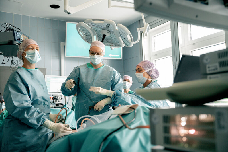 Chirurgisches Team bei der Arbeit